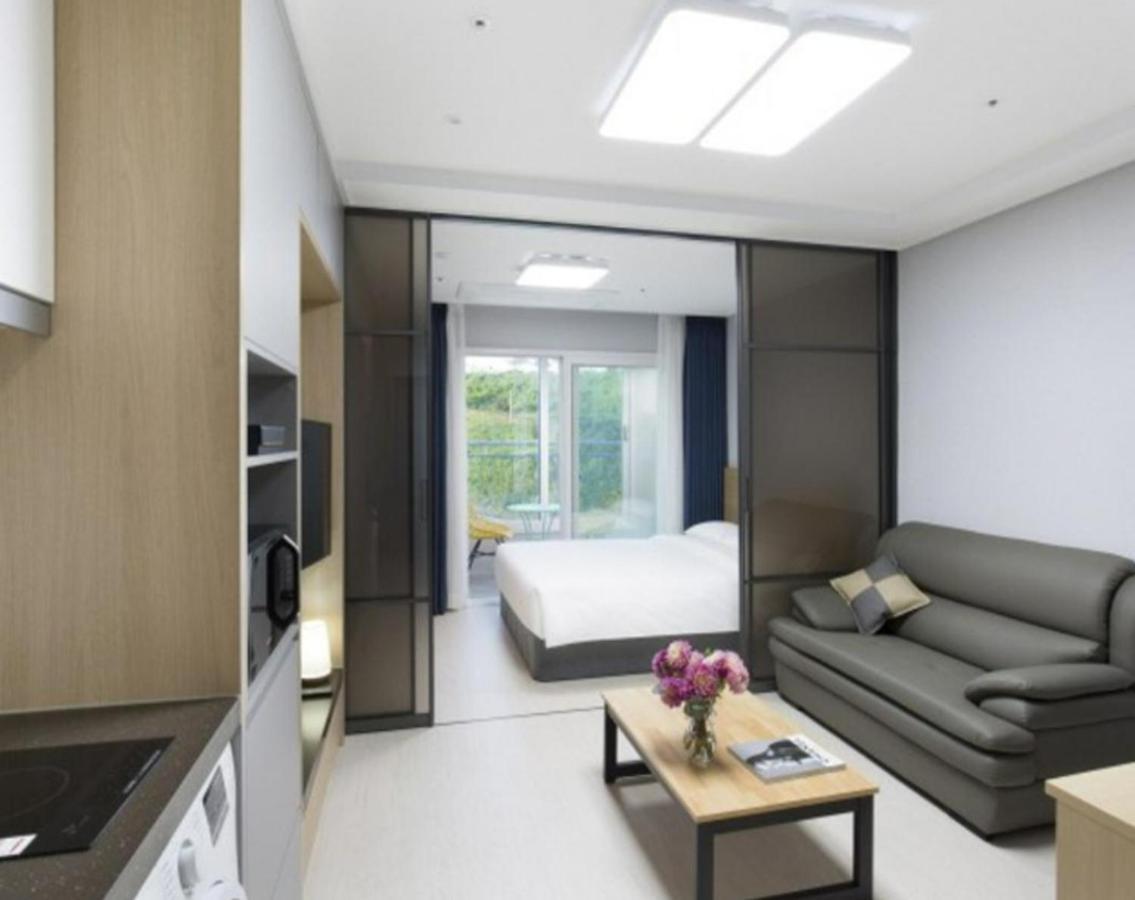 Yeosu Hotel First City Екстериор снимка