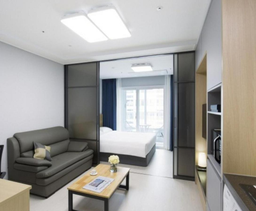 Yeosu Hotel First City Екстериор снимка