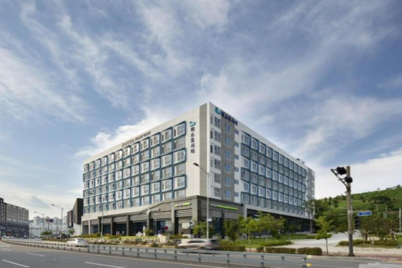 Yeosu Hotel First City Екстериор снимка