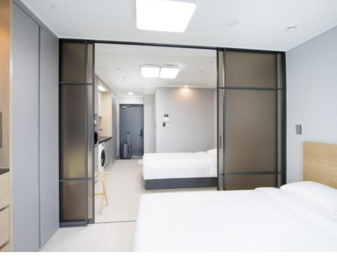 Yeosu Hotel First City Екстериор снимка