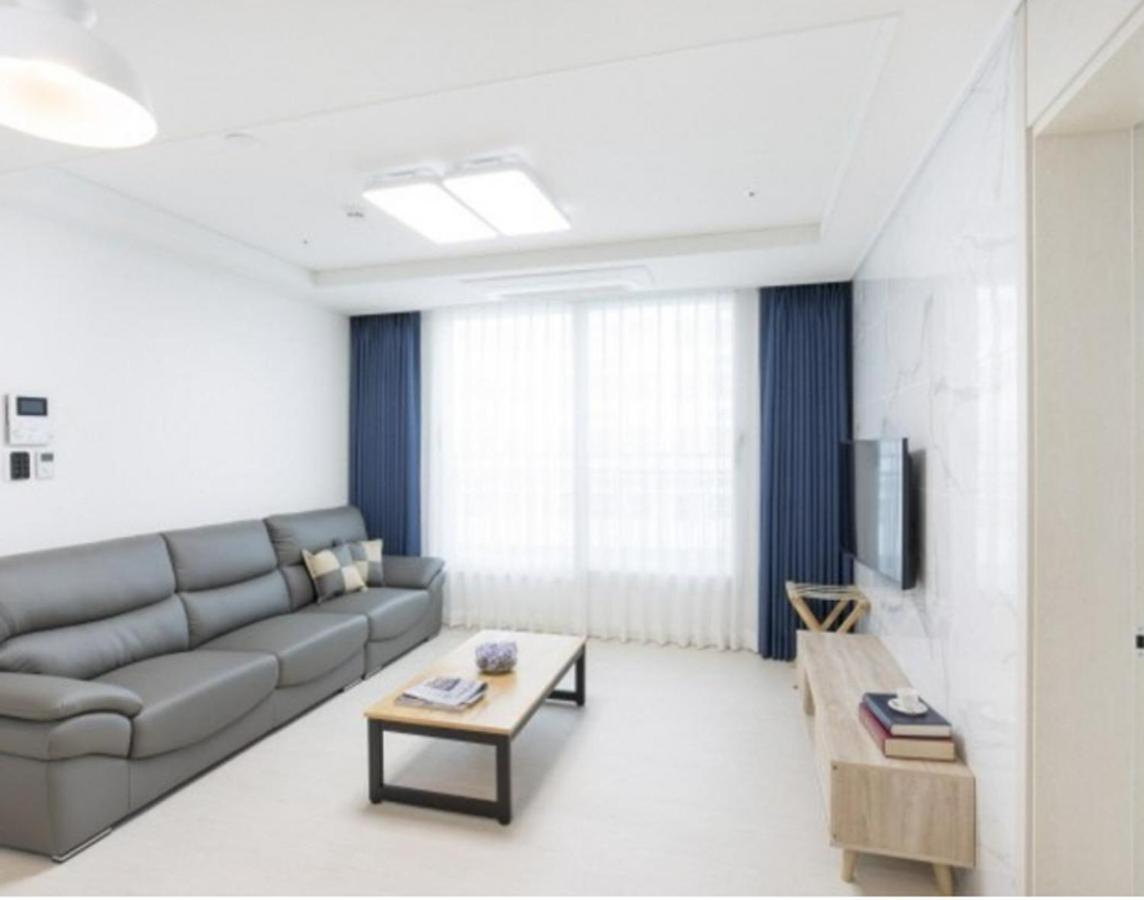 Yeosu Hotel First City Екстериор снимка