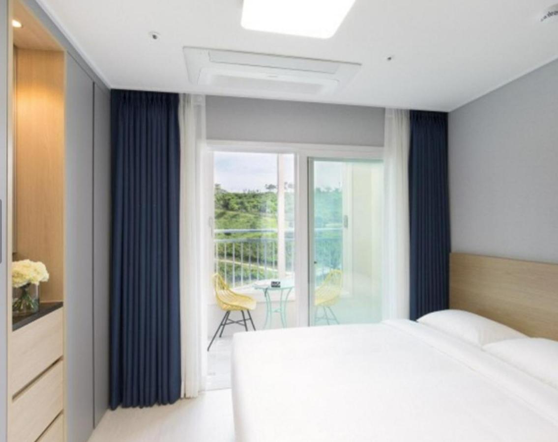 Yeosu Hotel First City Екстериор снимка