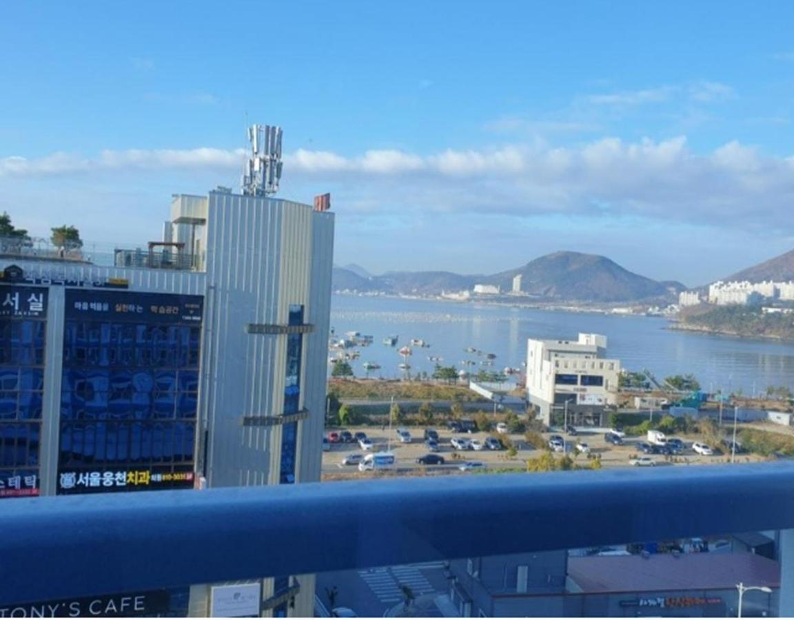 Yeosu Hotel First City Екстериор снимка