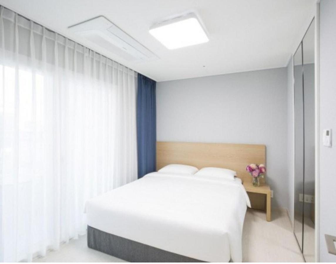 Yeosu Hotel First City Екстериор снимка