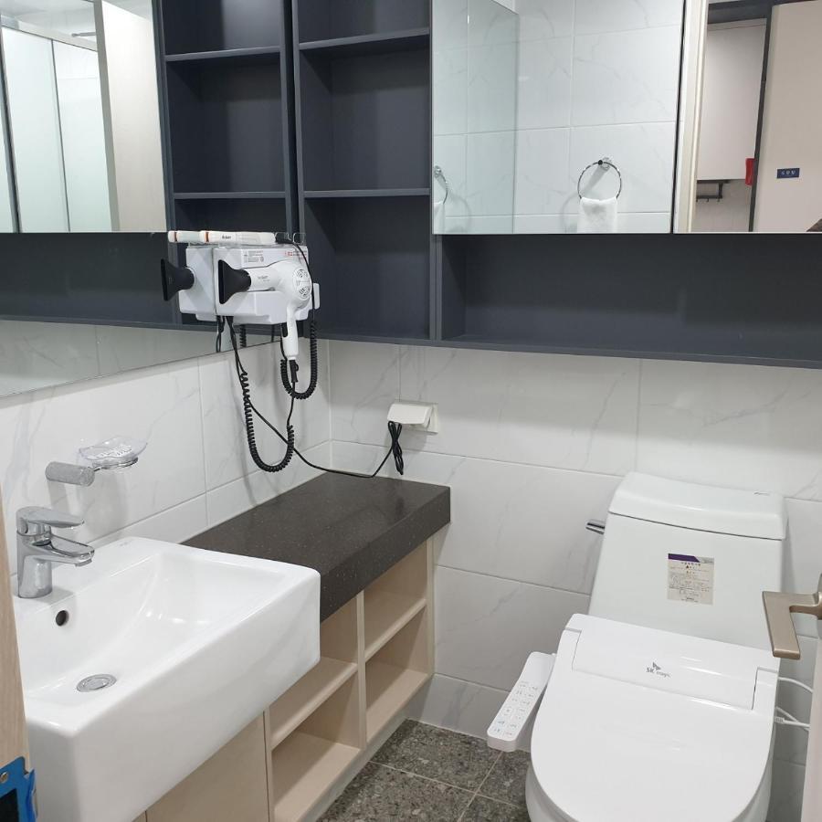 Yeosu Hotel First City Екстериор снимка