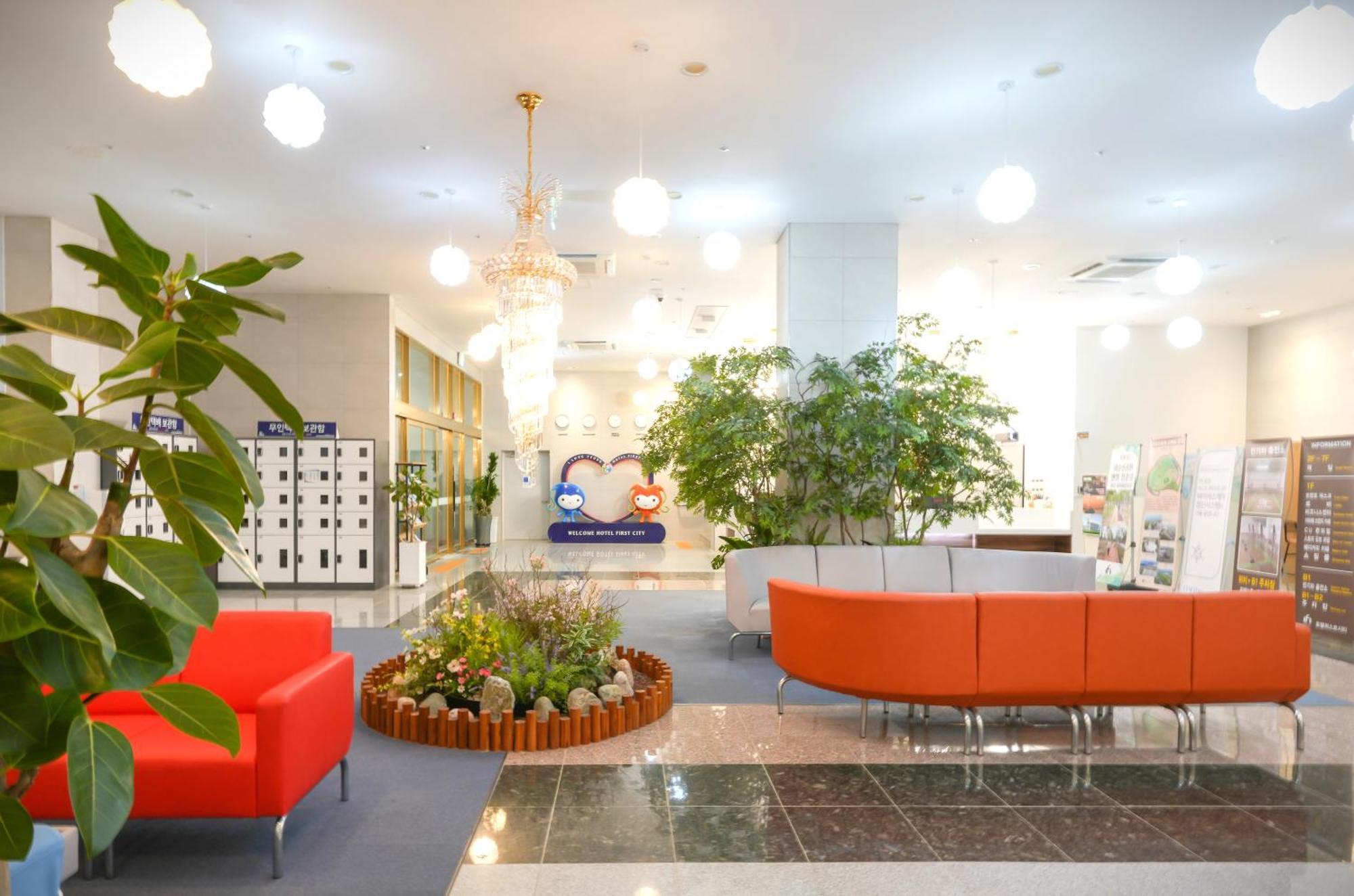 Yeosu Hotel First City Екстериор снимка