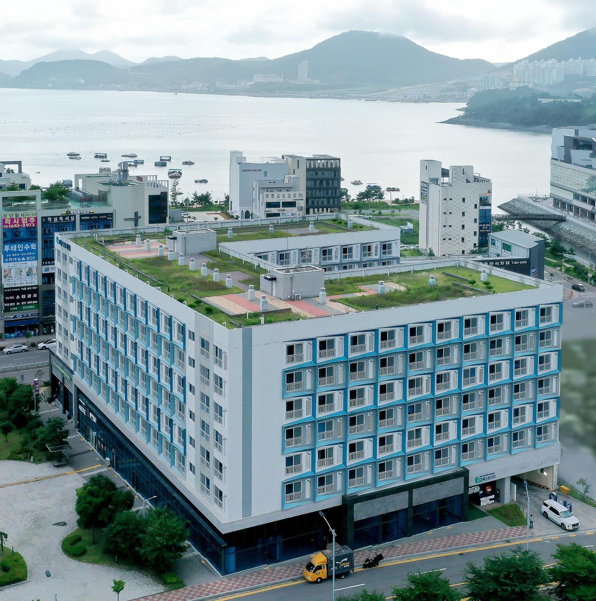 Yeosu Hotel First City Екстериор снимка