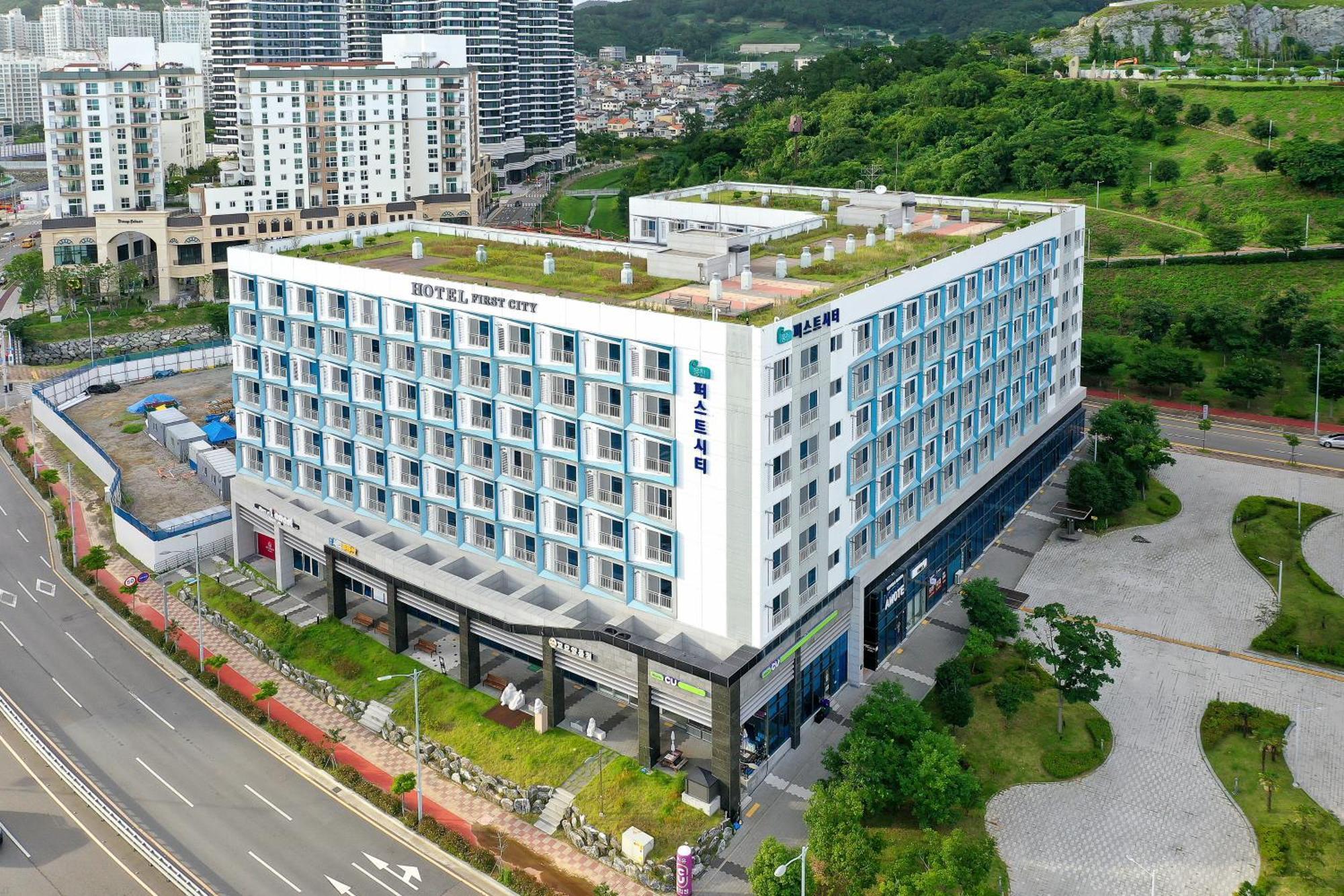 Yeosu Hotel First City Екстериор снимка