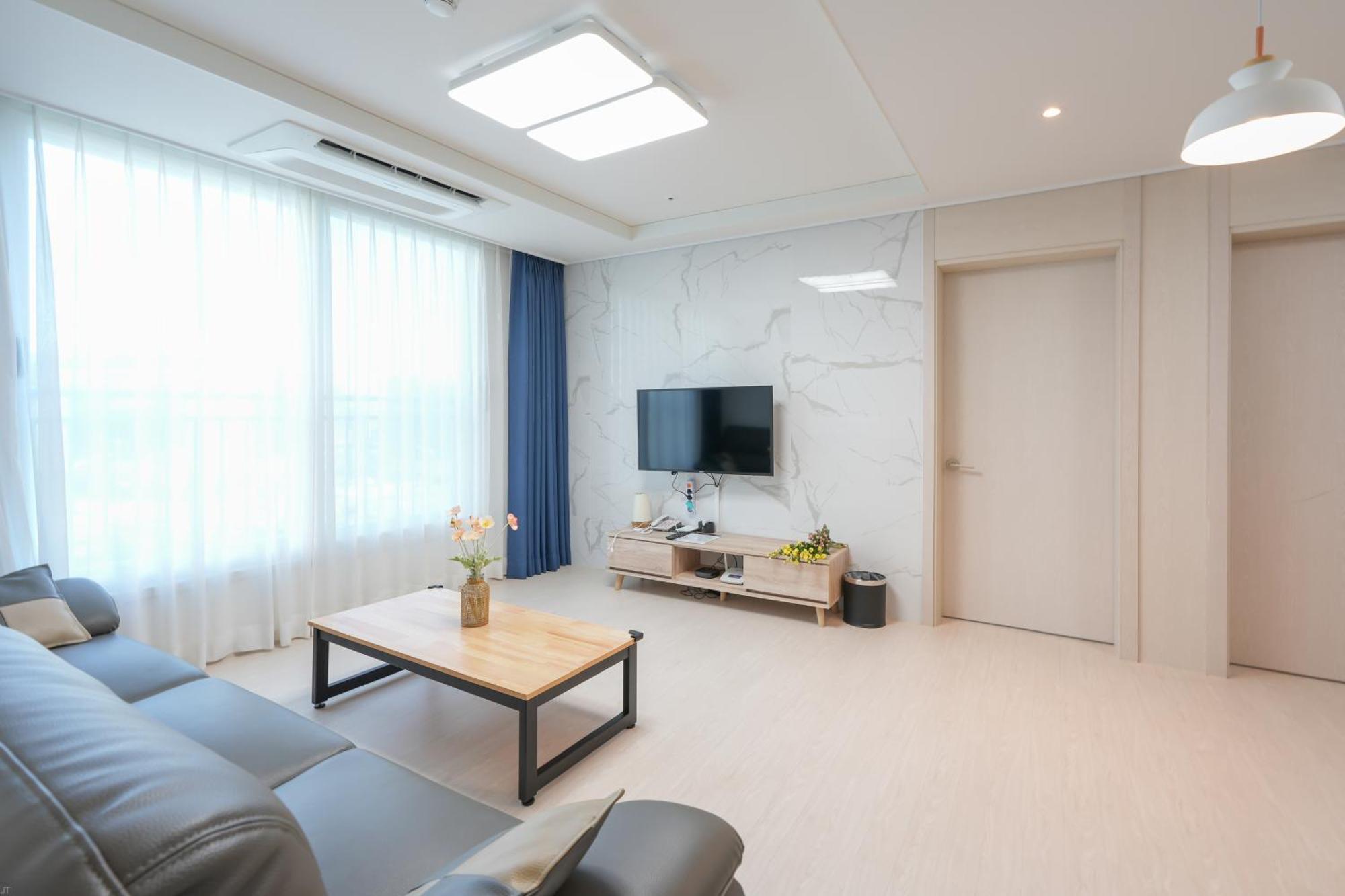 Yeosu Hotel First City Екстериор снимка