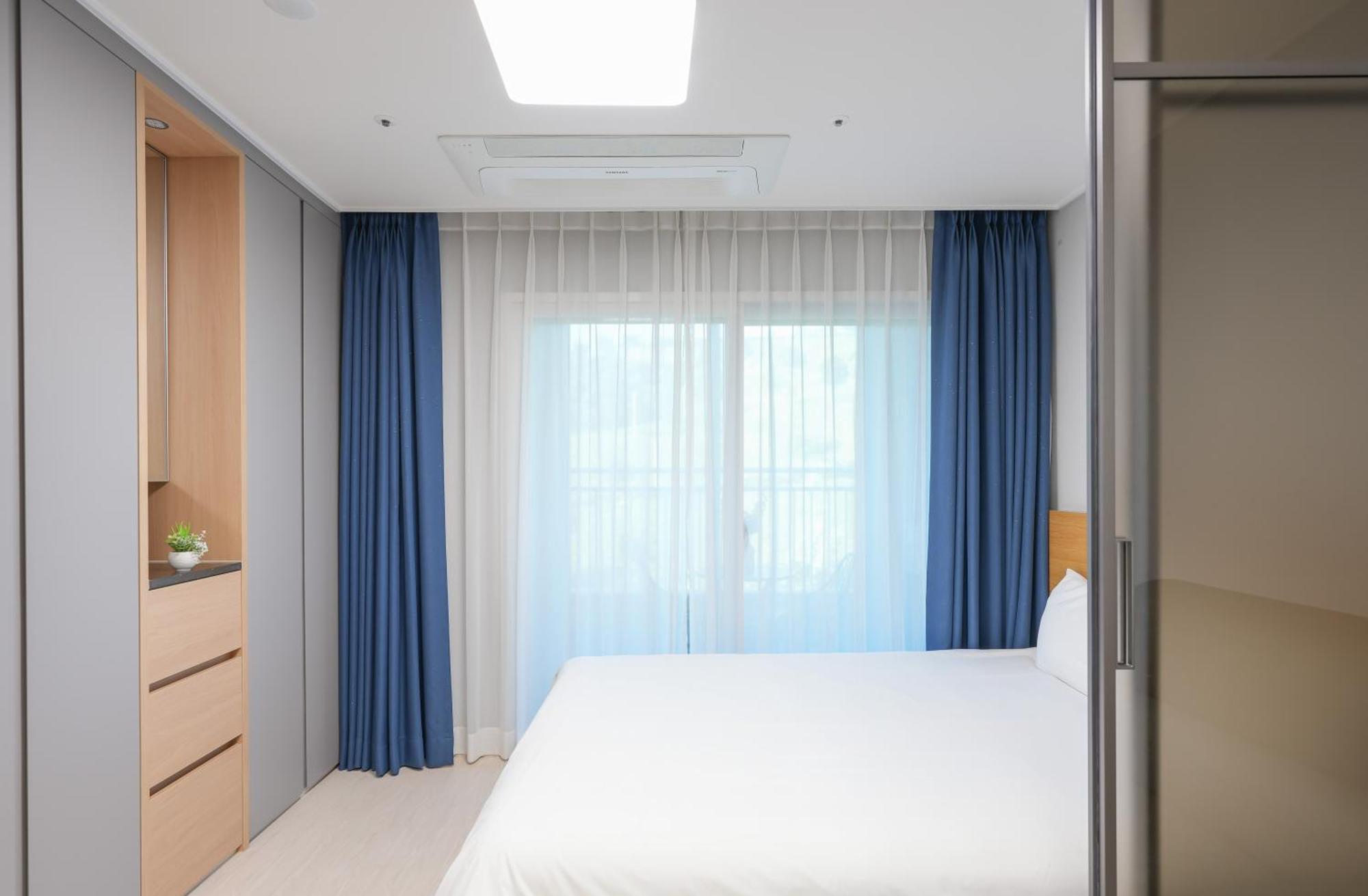 Yeosu Hotel First City Екстериор снимка