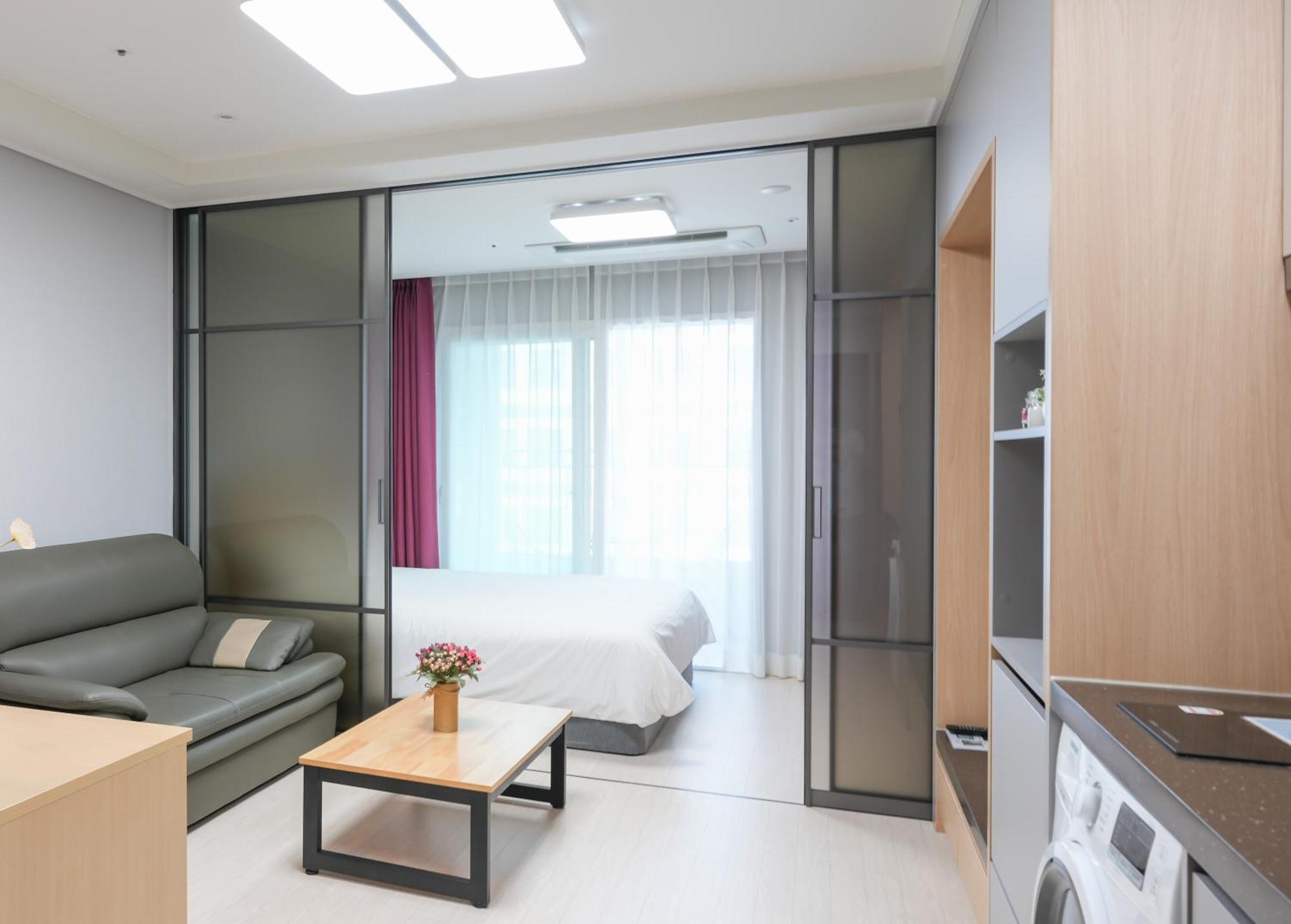 Yeosu Hotel First City Екстериор снимка